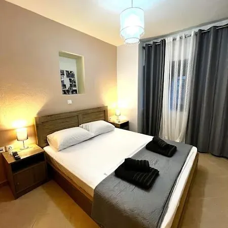 The Fortress, Beautiful Private House For 6 Holiday home *