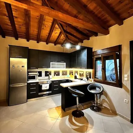 The Fortress, Beautiful Private House For 6 *