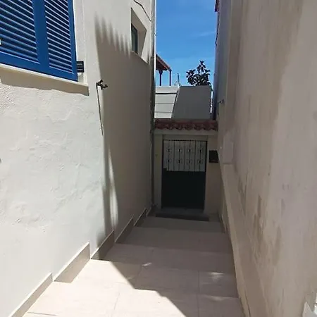 The Fortress, Beautiful Private House For 6 Holiday home