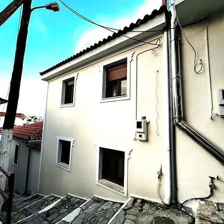 The Fortress, Beautiful Private House For 6 Holiday home *