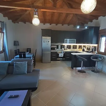 The Fortress, Beautiful Private House For 6 *